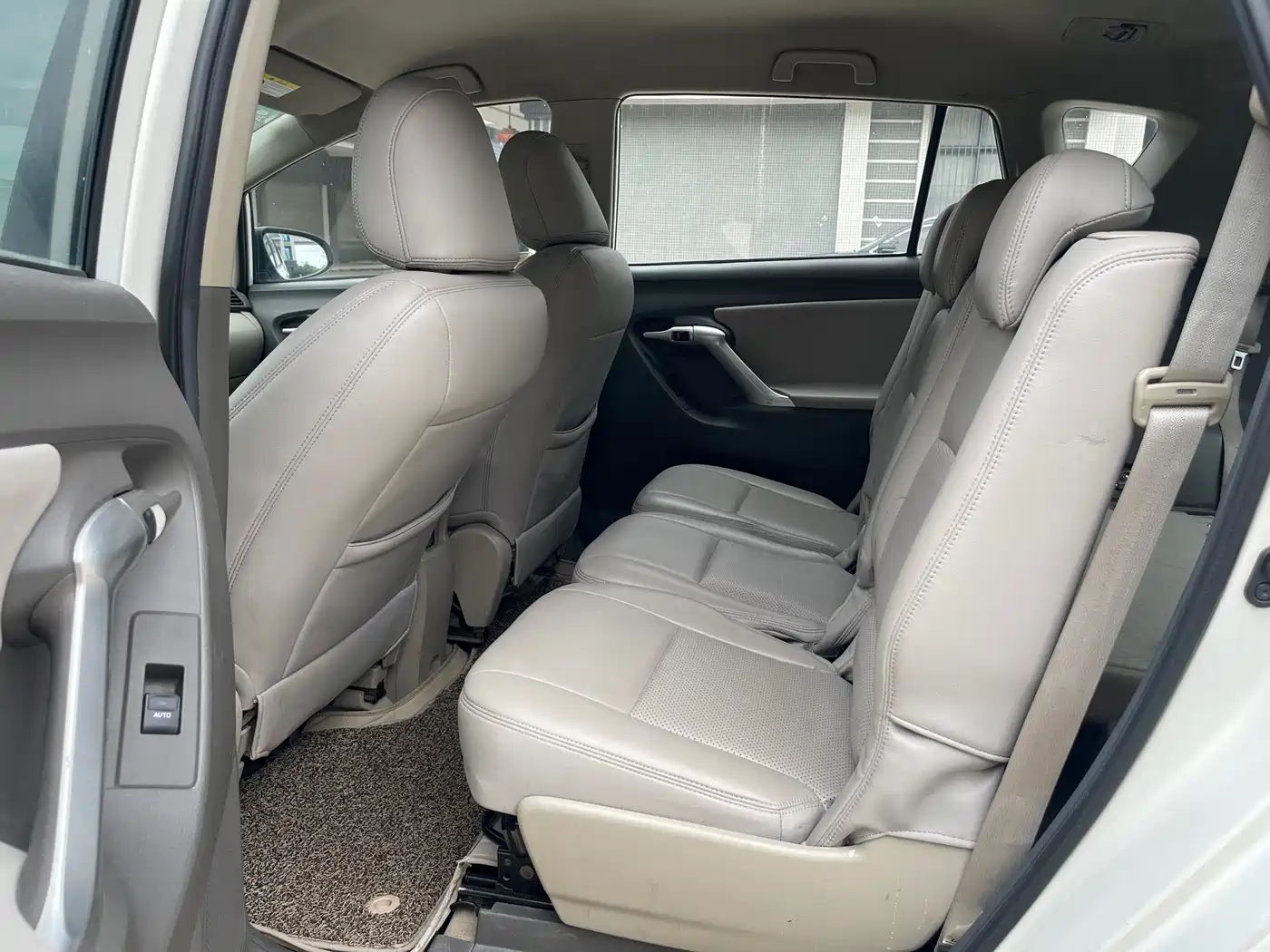 Toyota E'Z 2014 Xingyao 180E CVT Elite Multi-function фото 10