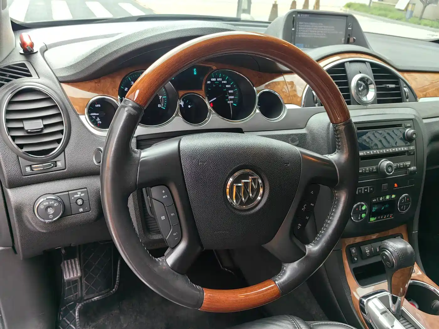 Buick Enclave 2010 3.6L Flagship Edition фото 29