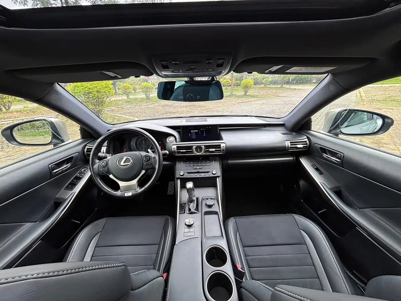 Lexus IS 2015 200t F SPORT фото 9