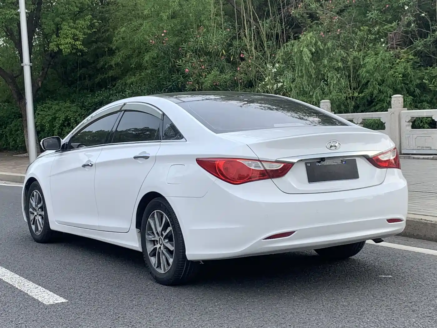 Hyundai Sonata 2013 2.0L Automatic Luxury Edition фото 7