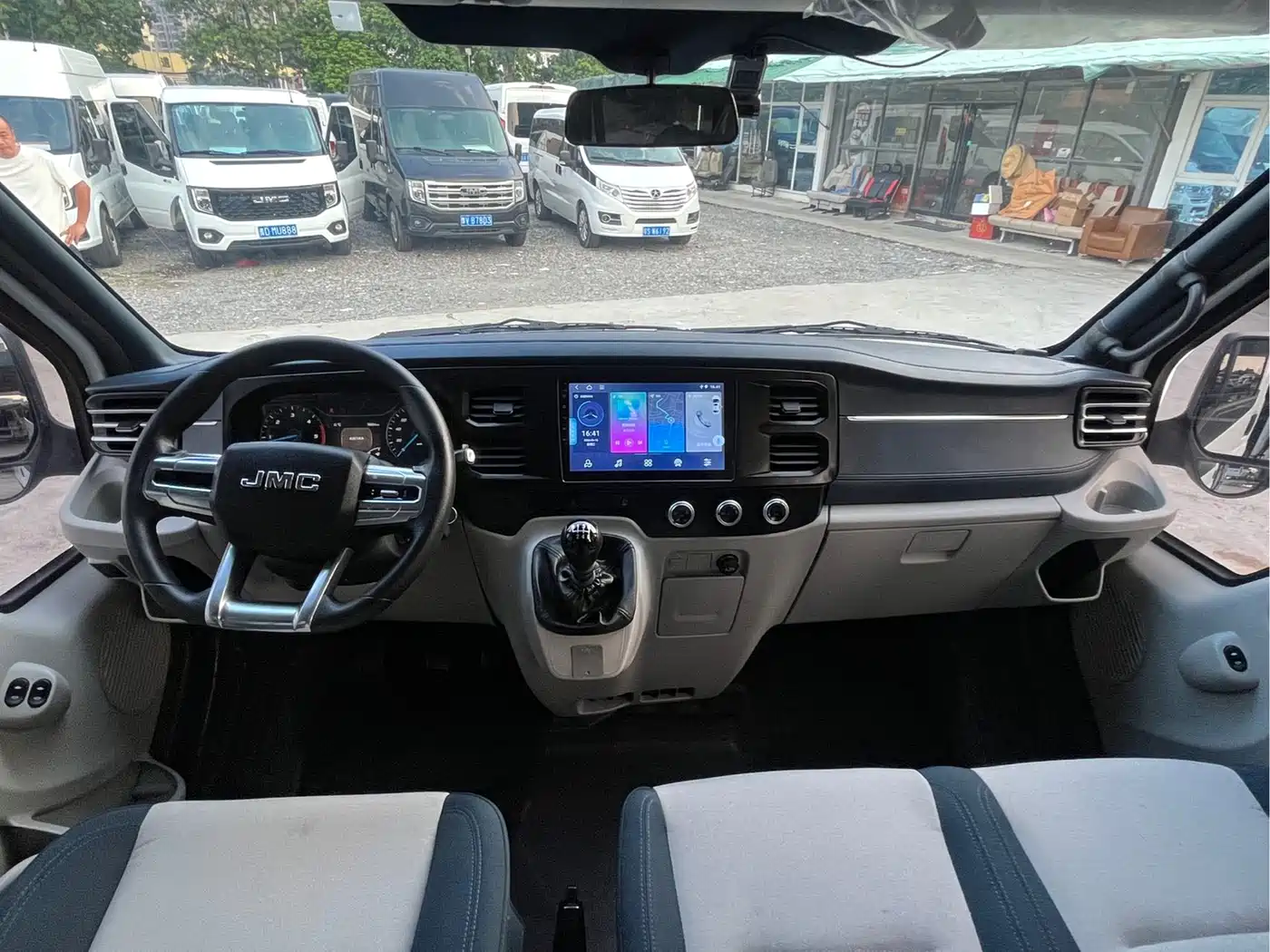 Jiangling JMC Fushun 2025 2025 Model 2.0T Manual Diesel Short Wheelbase Medium Roof Commuter Version 9 Seats (Rear AC)