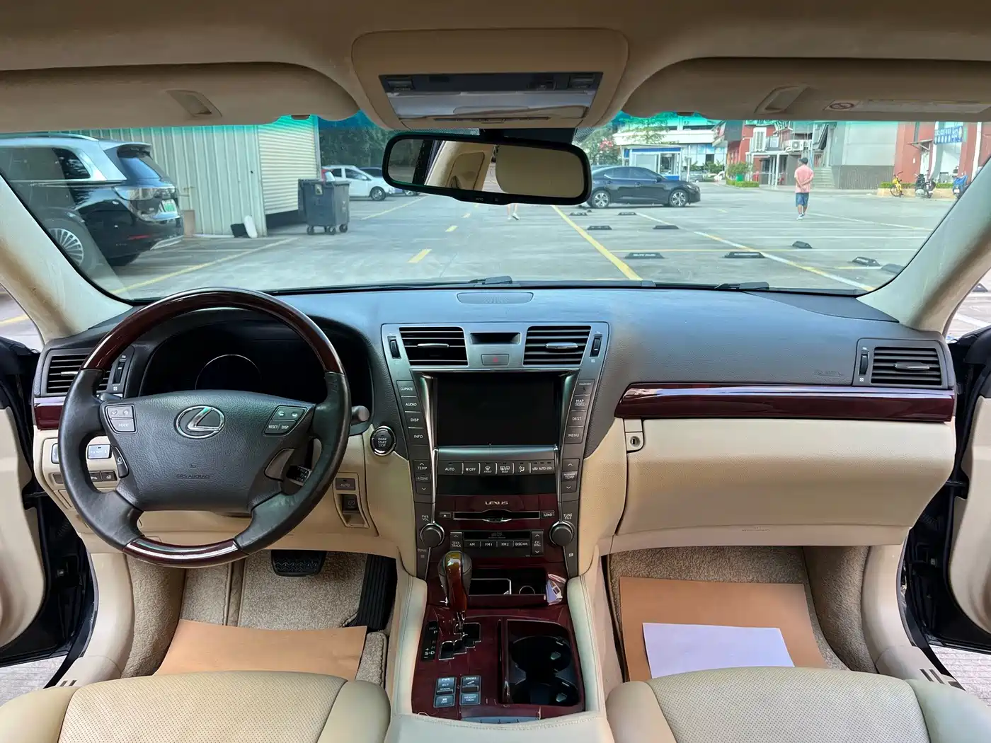 Фото 6 - Lexus LS