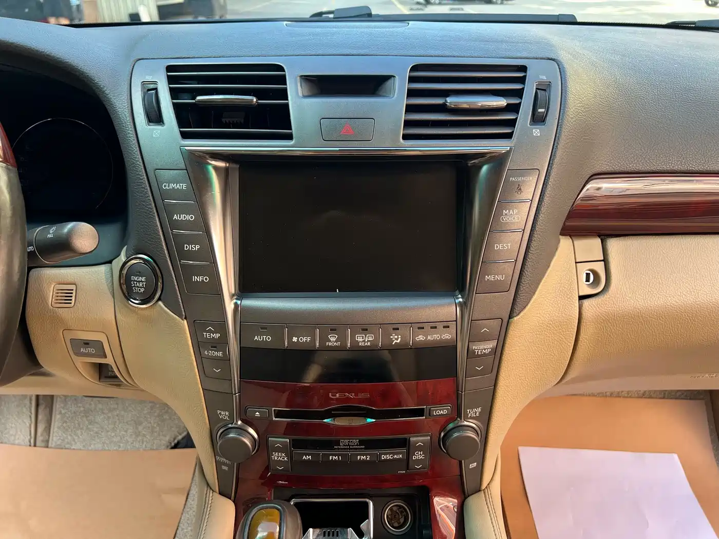 Фото 19 - Lexus LS