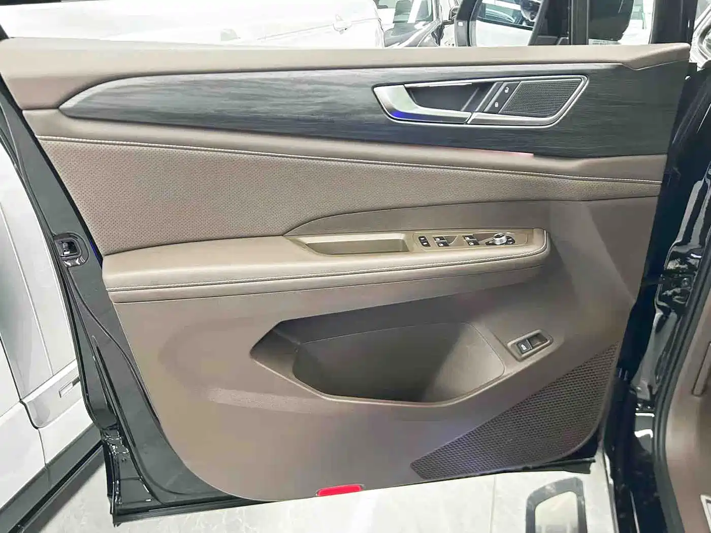 Volkswagen Viloran 2024 380TSI Prestige Edition фото 12