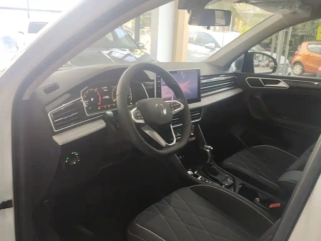 Volkswagen Tiguan L 2026 2025 Model 300TSI Auto 2WD Dragon Edition