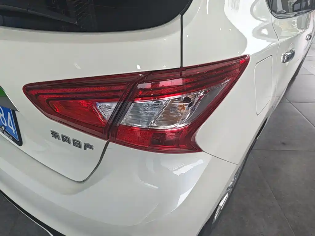 Photo 8 - Nissan Tiida