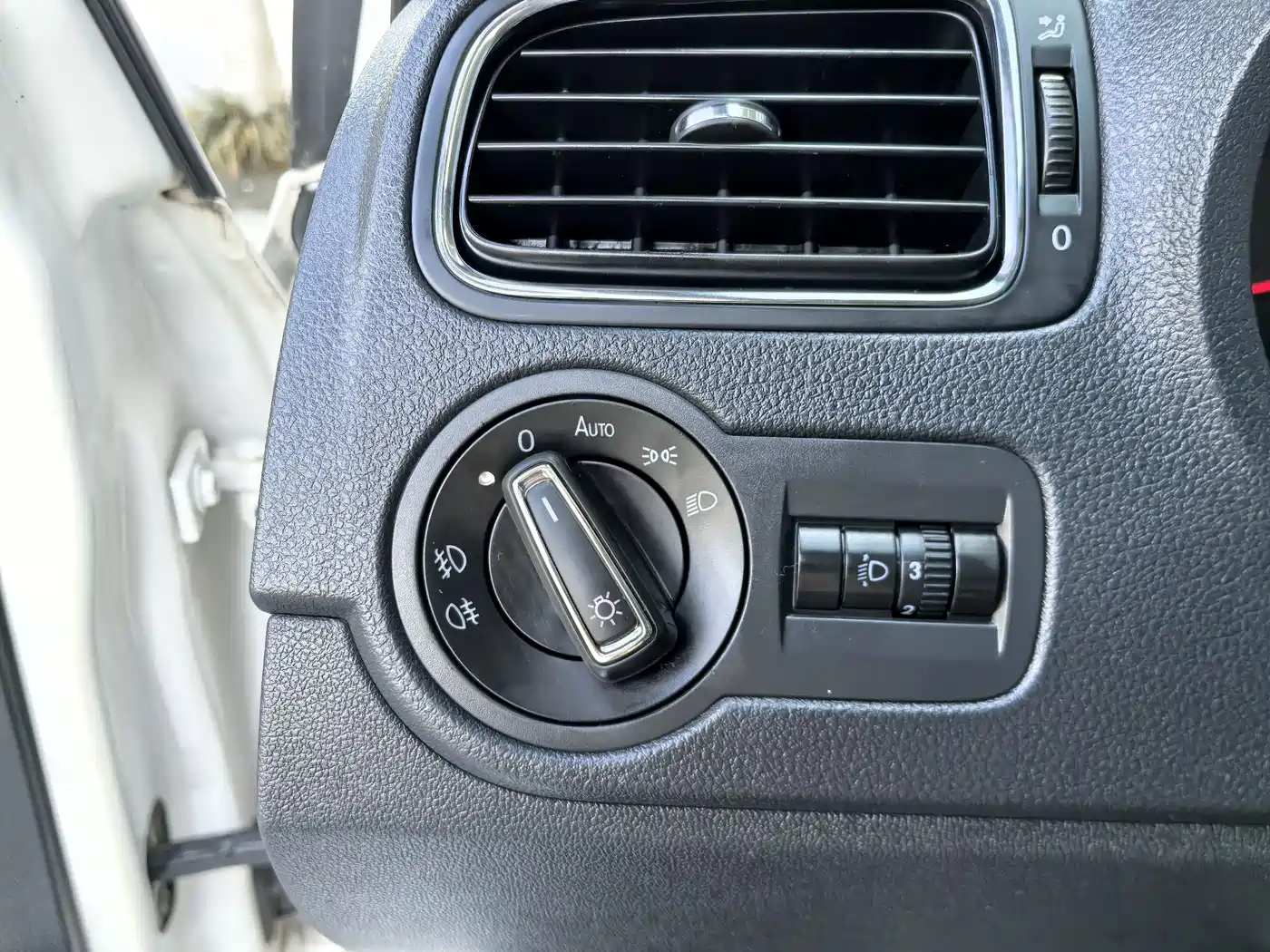 Volkswagen Polo 2013 1.6L Manual Comfort Edition фото 13