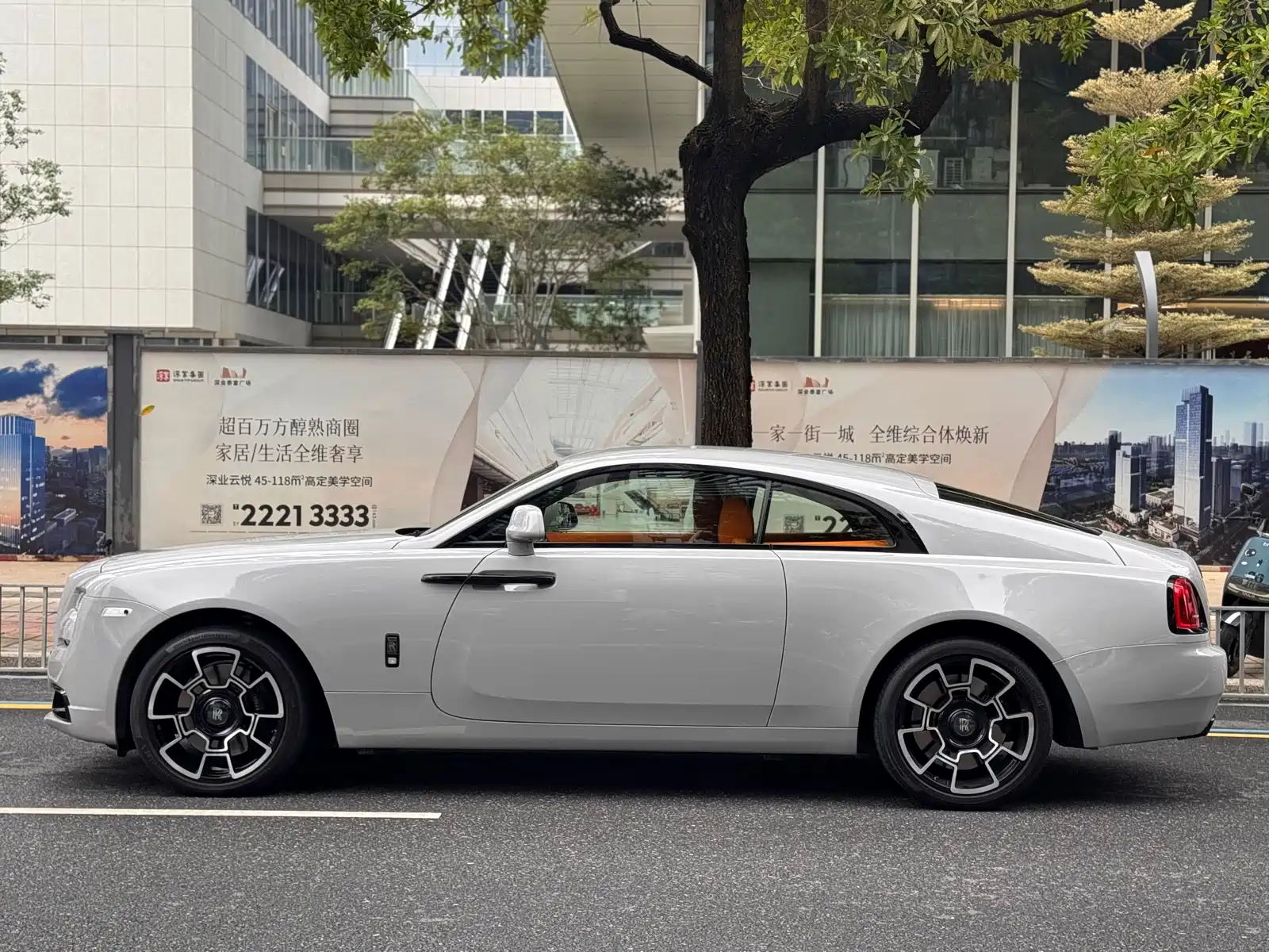 Фото 19 - Rolls-Royce Wraith