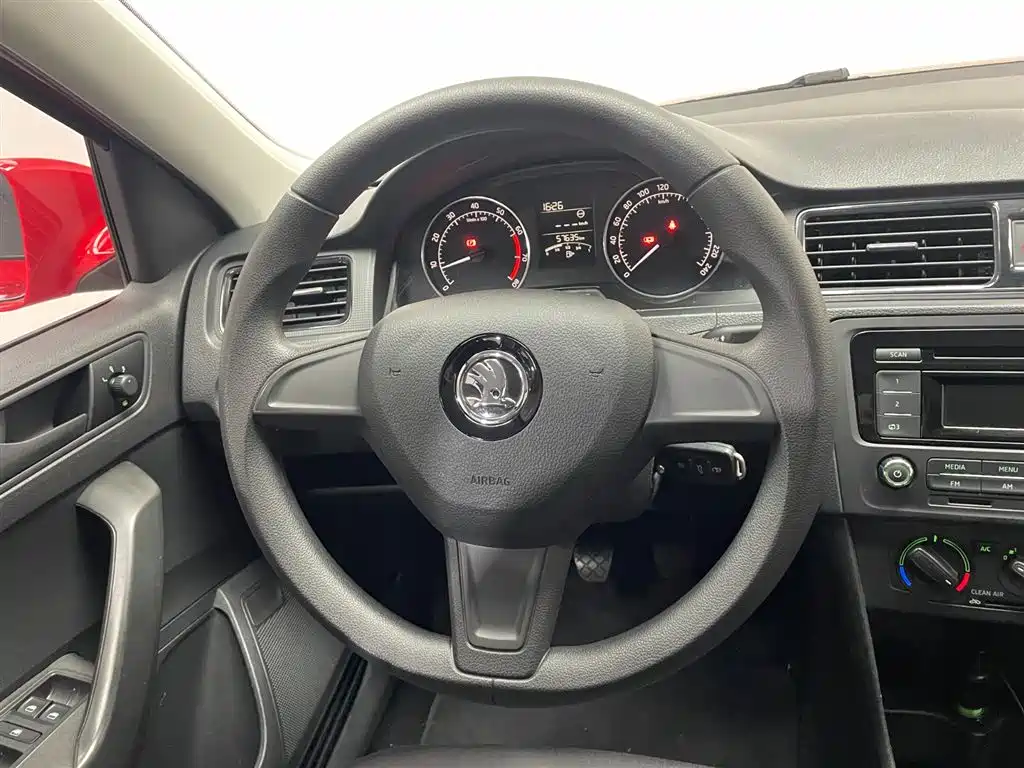 Škoda Skoda Rapid Spaceback 2016 Facelift 1.4L Manual Forward Edition фото 19