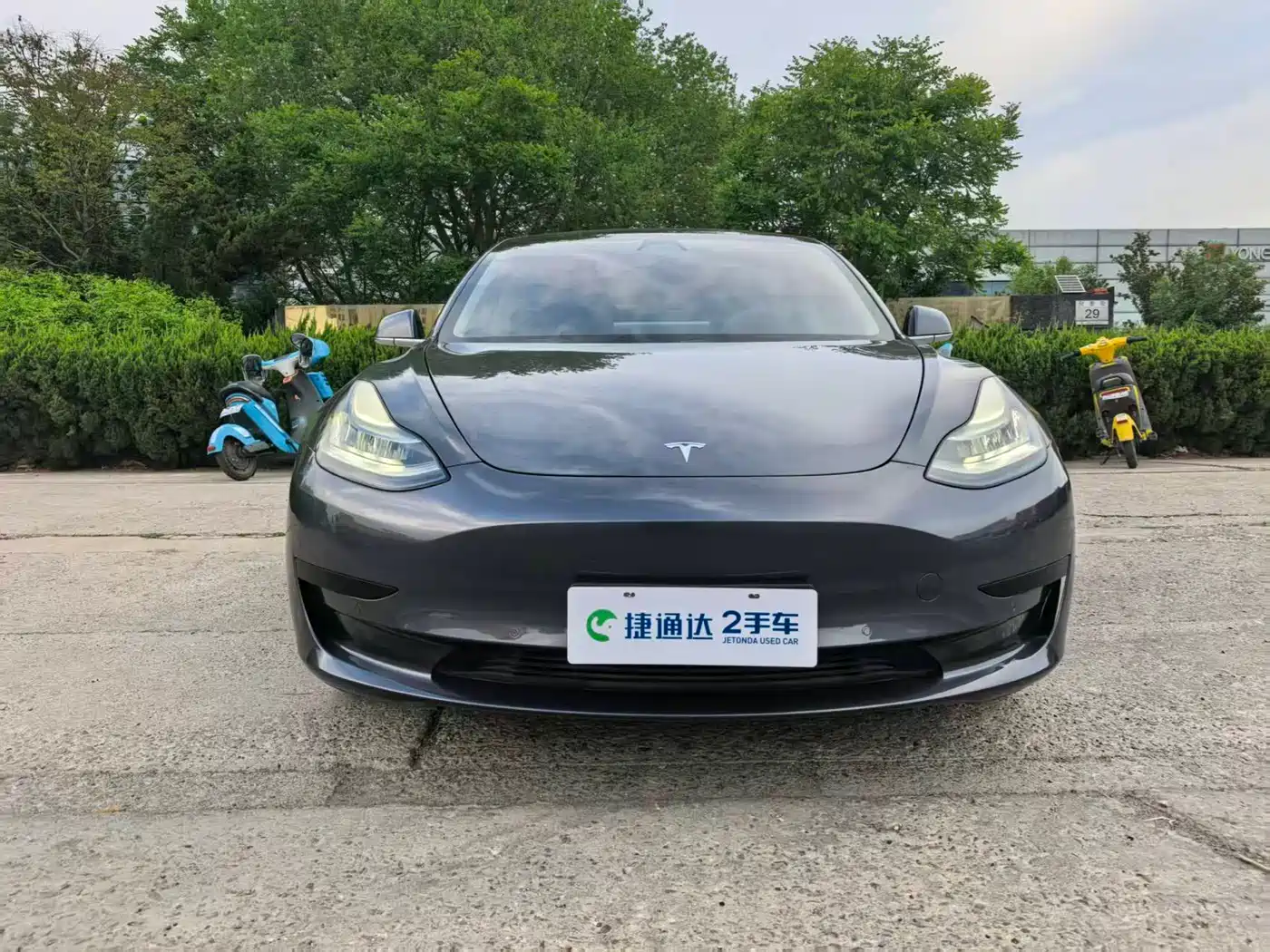 TESLA MODEL 3