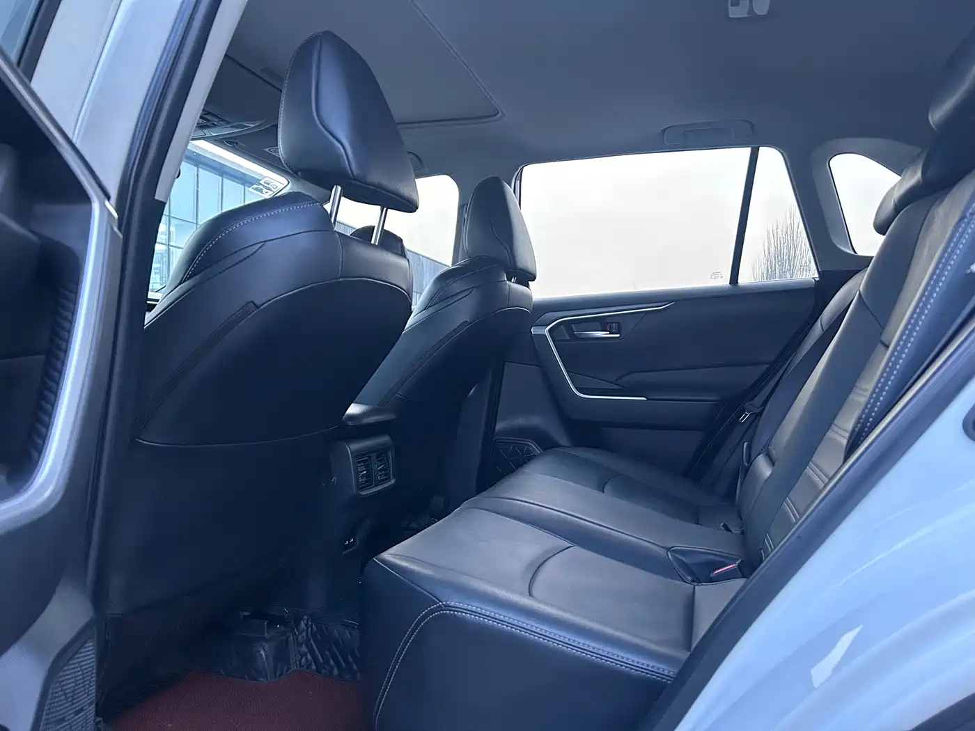 Toyota Wildlander 2021 2.0L CVT 2WD Luxury Edition фото 9
