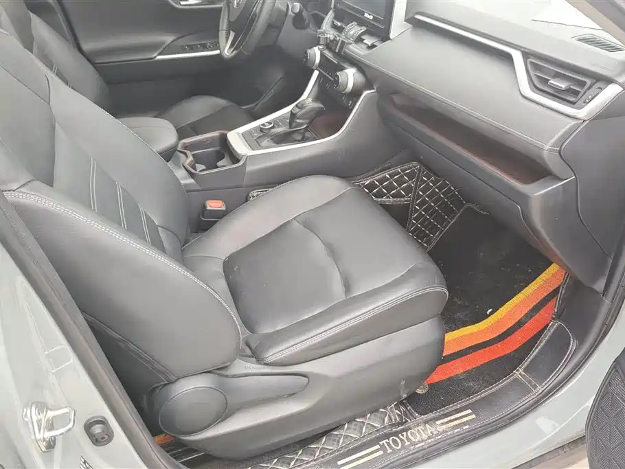 Toyota RAV4 Rongfang 2020 2.0L CVT 4WD Premium Edition фото 8