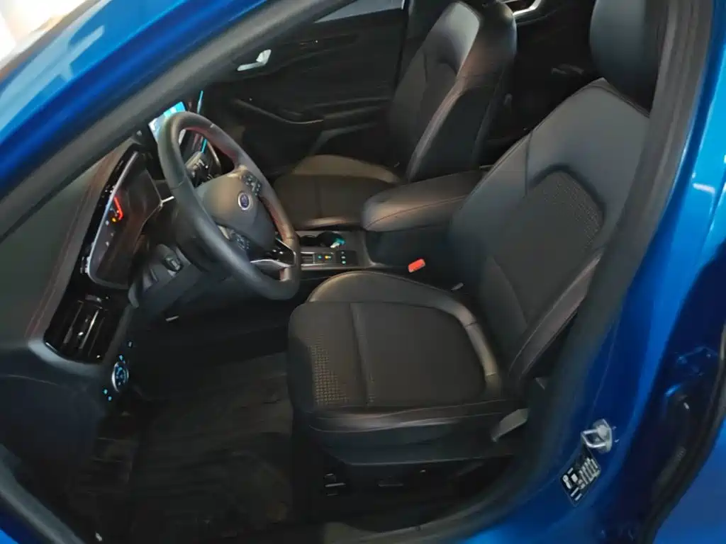Ford Focus 2022 2021 Sedan EcoBoost 180 Auto ST Line