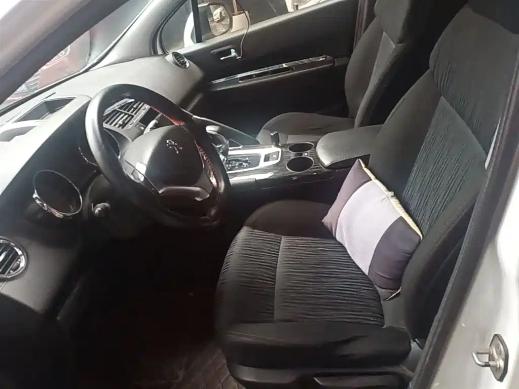 Peugeot 3008 2015 2.0L Automatic Classic Edition фото 15