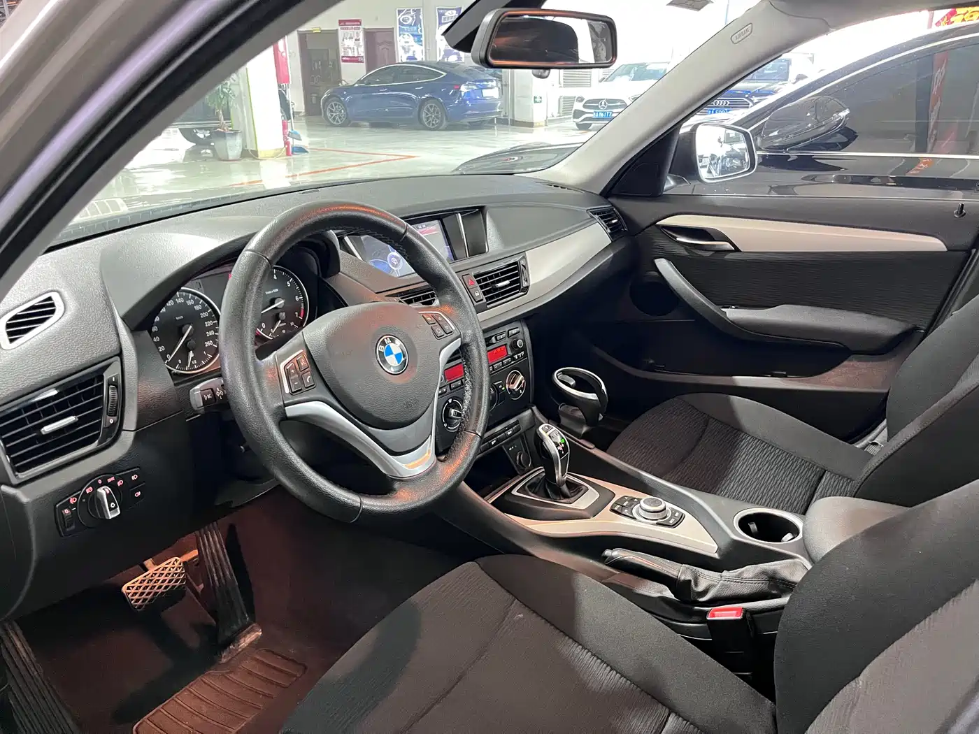 BMW X1 2014 sDrive18i Fashion Edition фото 8