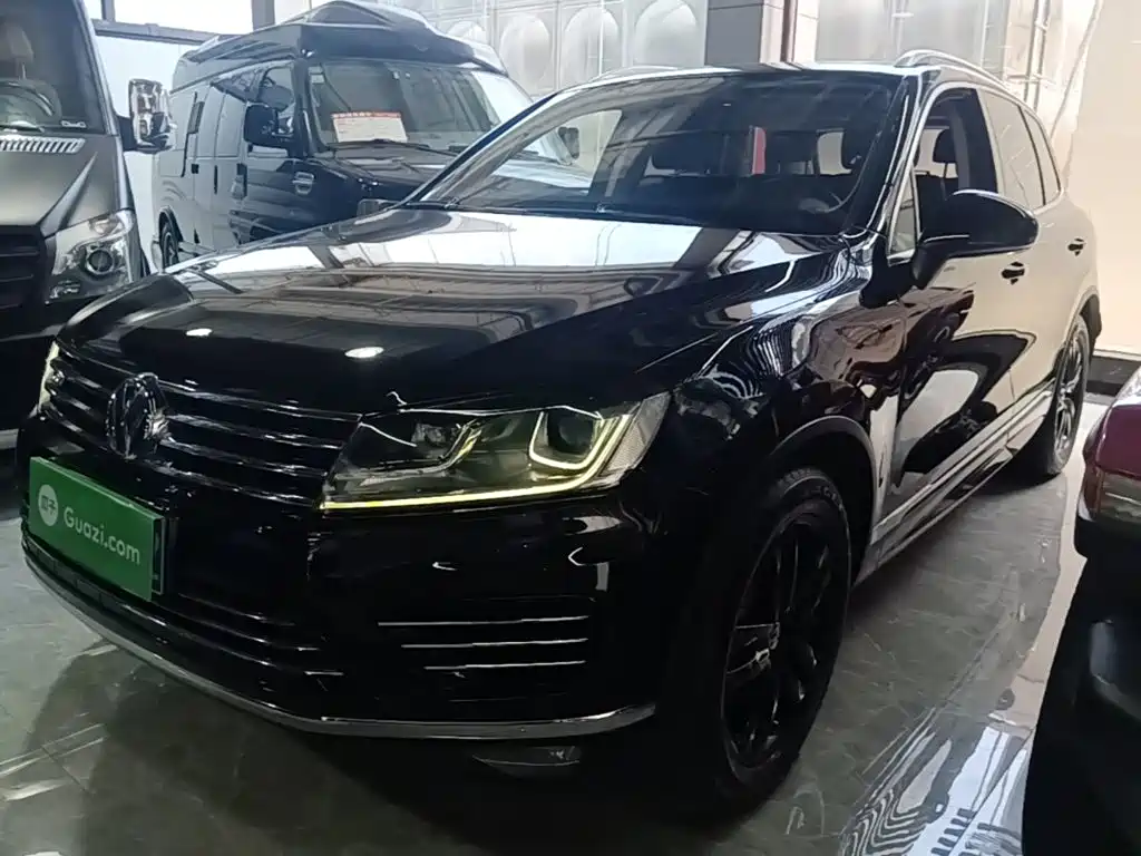 Фото 1 - Volkswagen Touareg