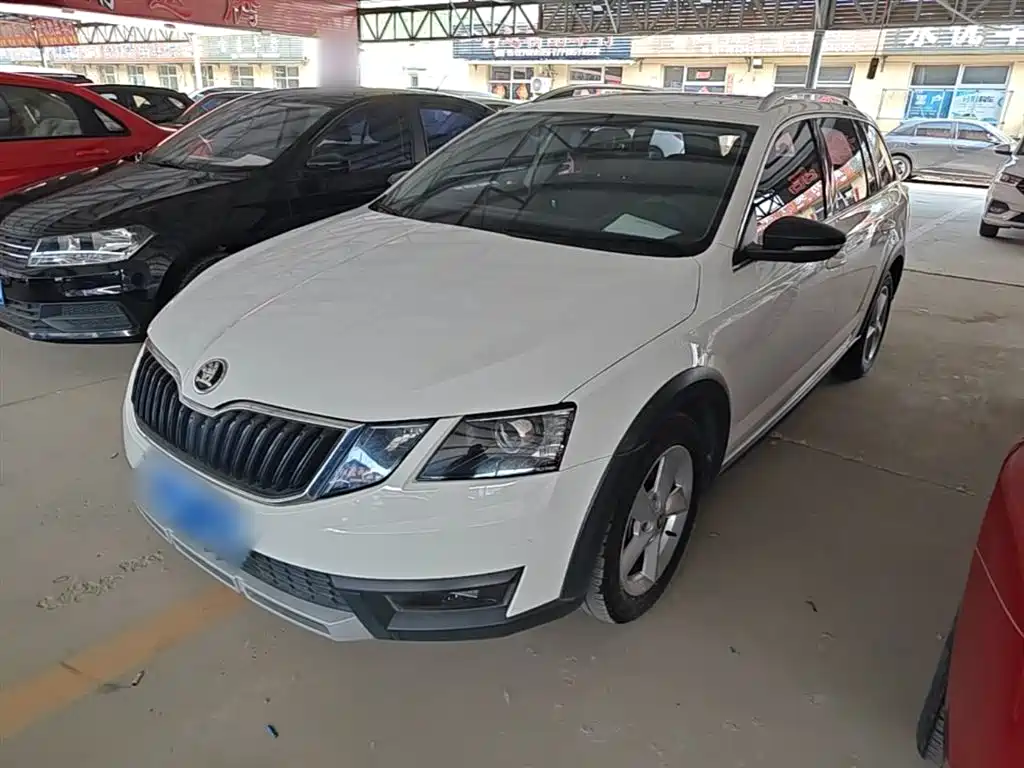 Škoda Octavia 2018 Model Wagon TSI230 DSG Comfort Edition фото 2