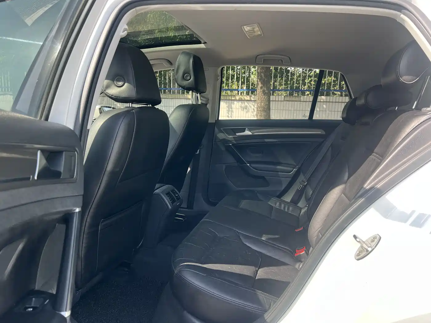 Volkswagen Golf 2016 1.6L Automatic Comfort фото 9