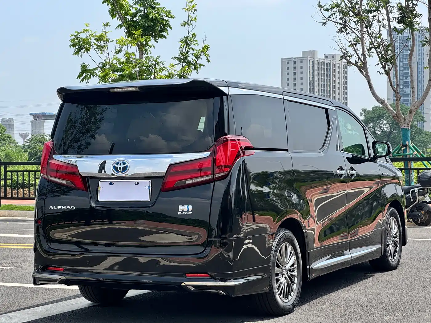 Toyota Alphard 2020 Hybrid 2.5L Luxury Edition фото 12