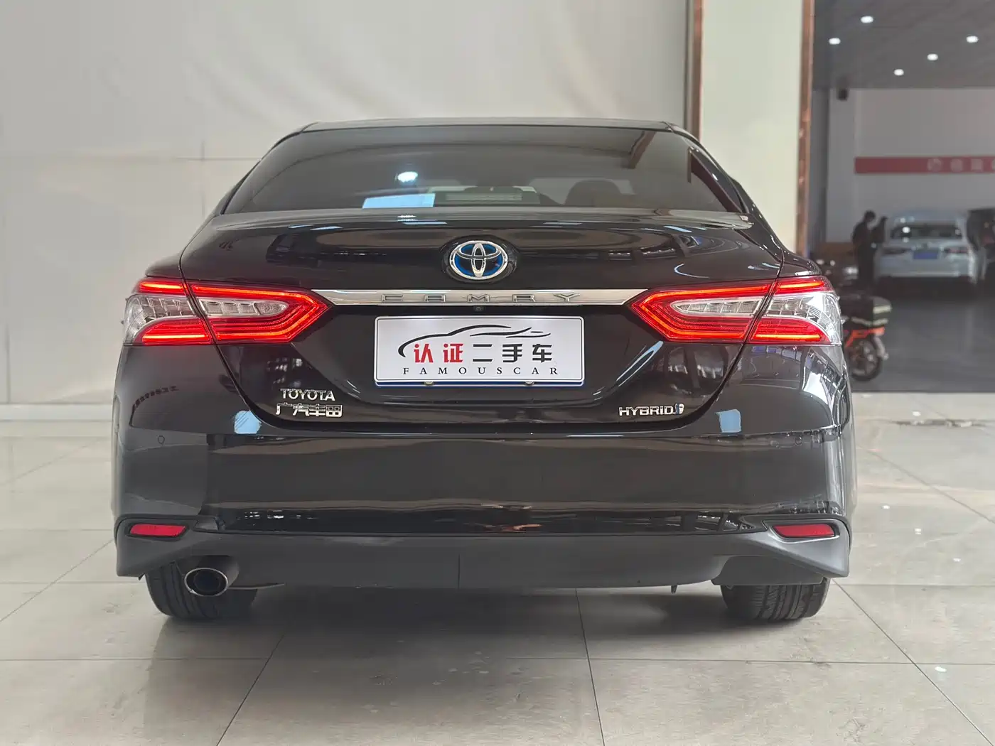 Toyota Camry 2018 Hybrid 2.5HG Luxury Edition фото 6