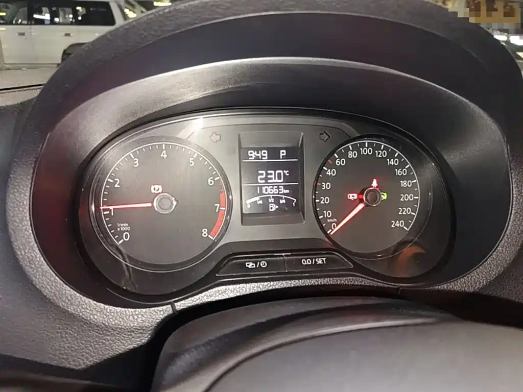 Volkswagen Polo 2018 1.5L Auto Safe Drive фото 12