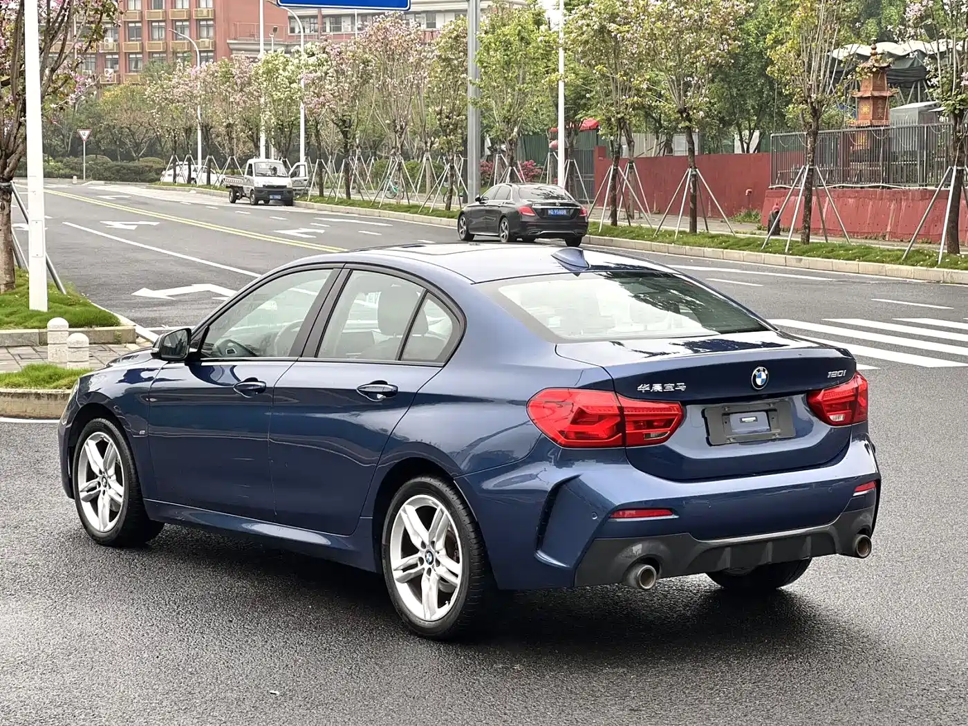 BMW 1 Series 2021 120i M Sport Shadow Edition фото 12