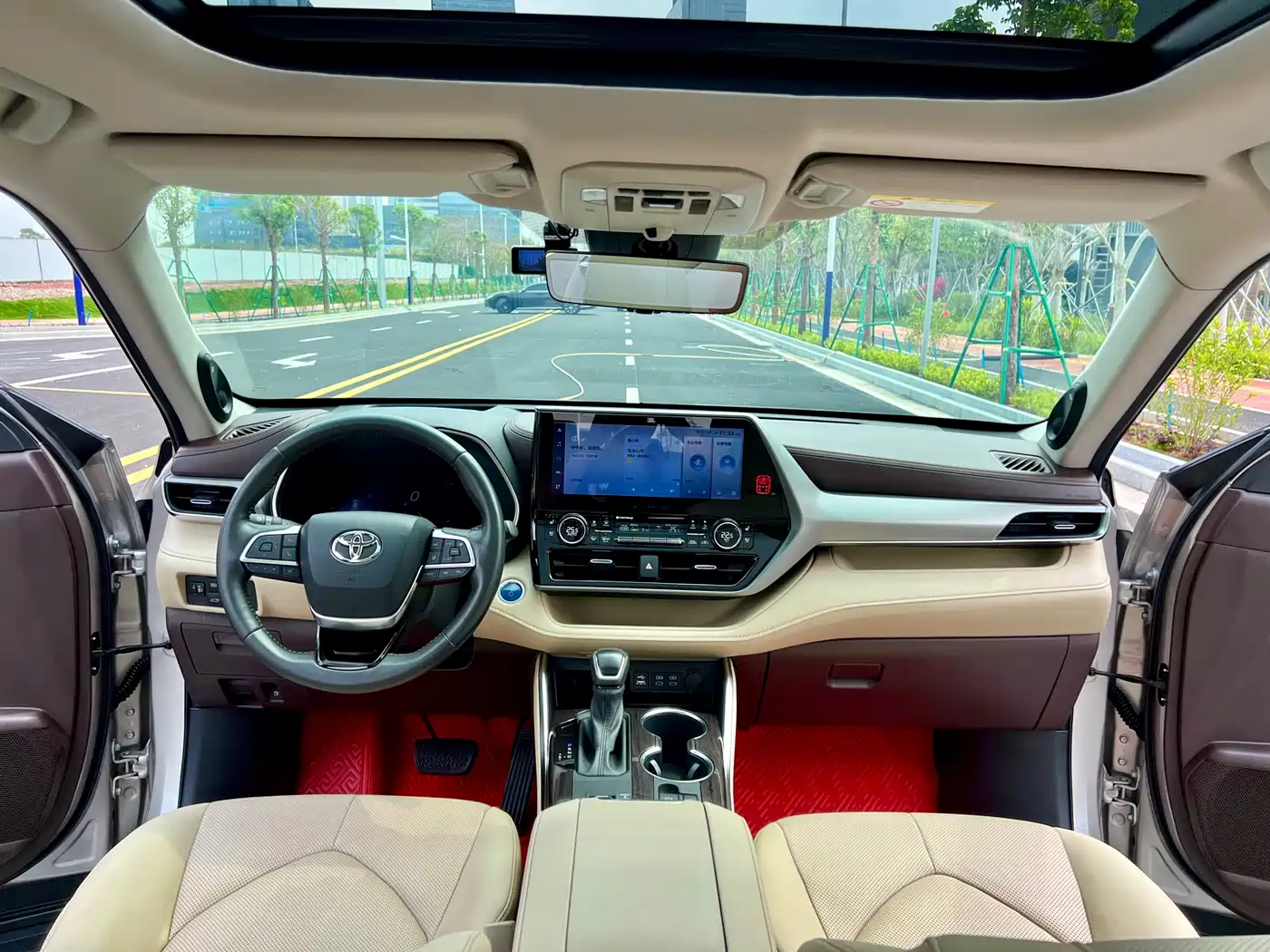Toyota Highlander 2022 Dual Engine 2.5L 4WD Supreme Edition 7-Seater фото 16