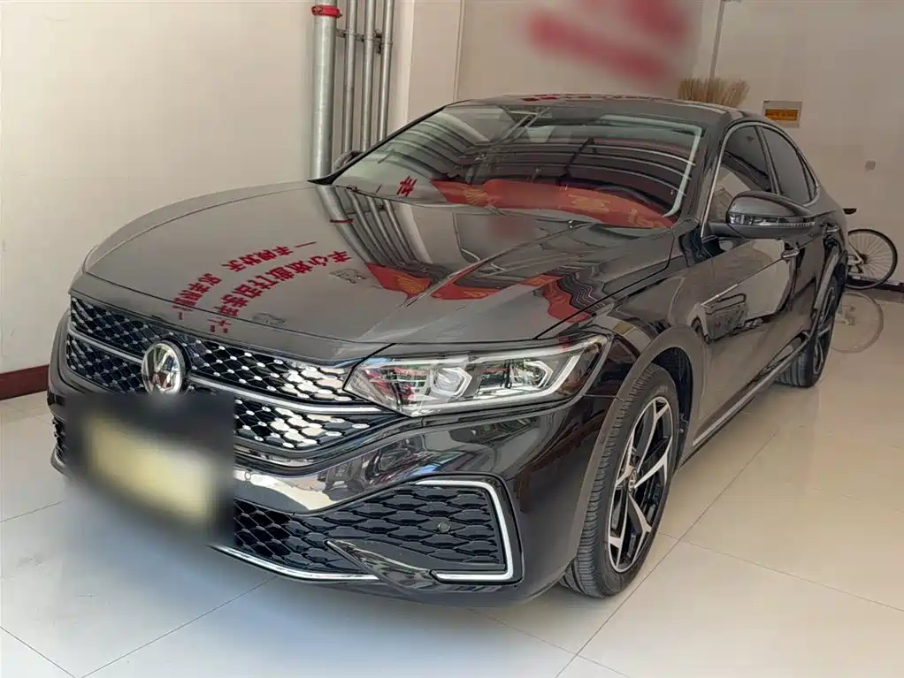 Volkswagen Passat 2023 Facelift 330TSI Starlight Luxury Edition фото 2