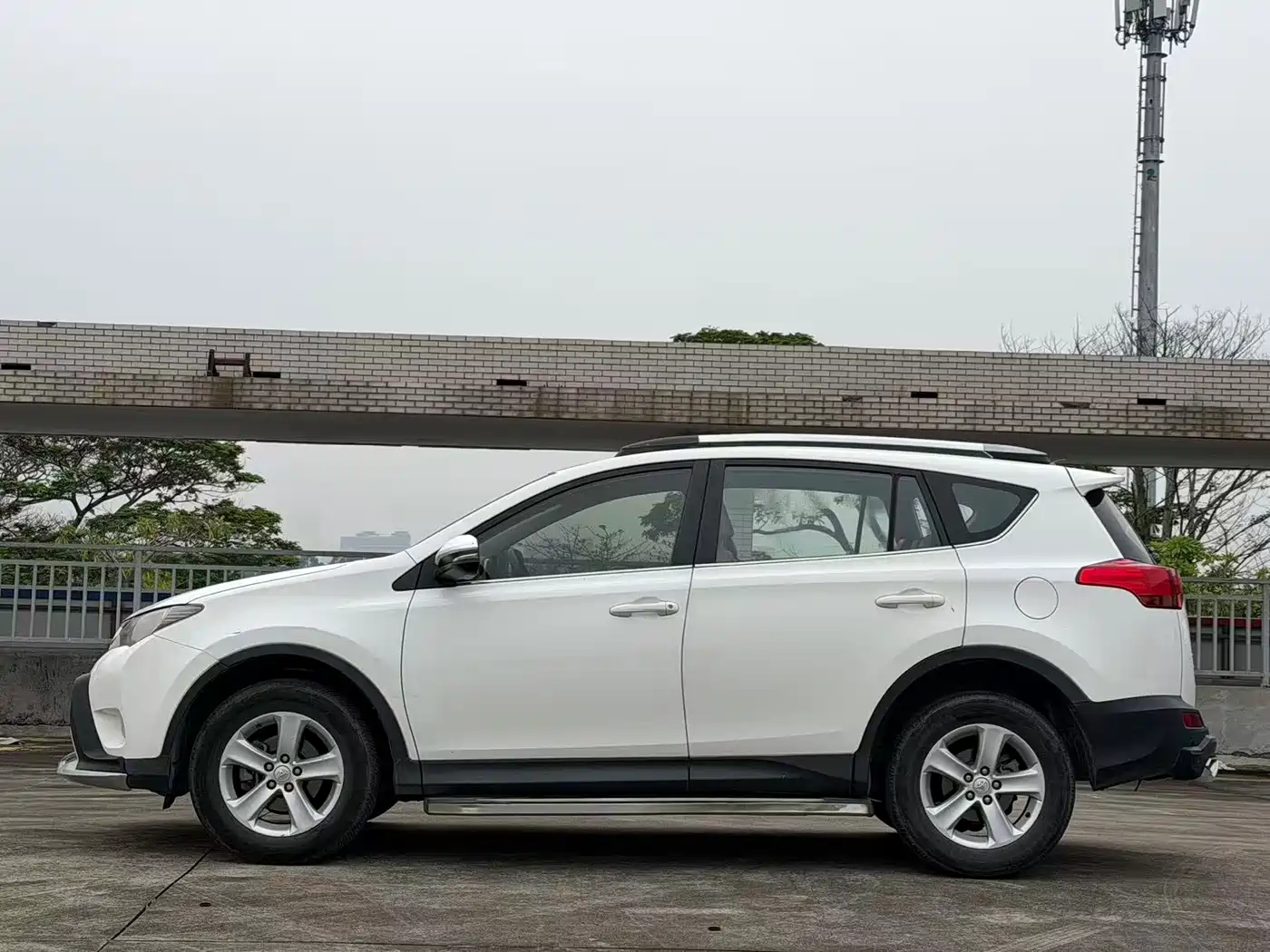Toyota RAV4 Rongfang 2013 2.0L CVT 2WD Urban фото 8