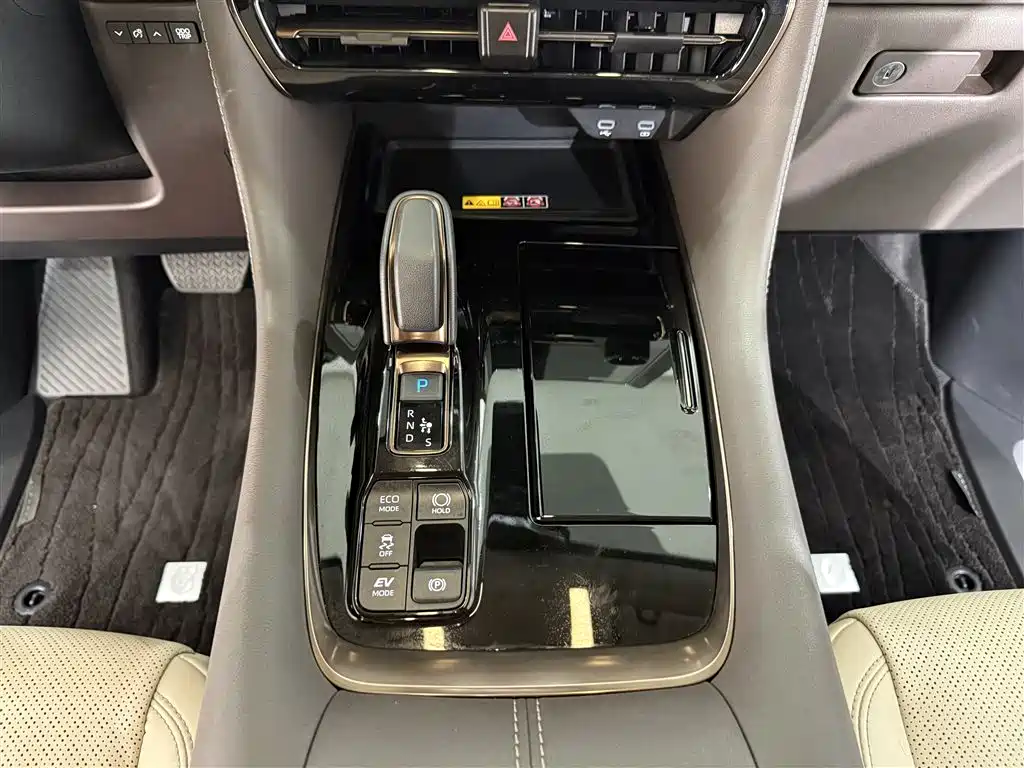 Toyota Alphard 2024 Hybrid 2.5L Ultimate Enjoyment Edition фото 11