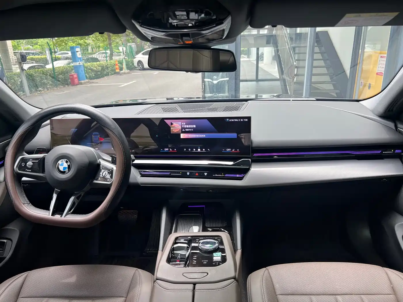 BMW 5 Series 2025 525Li M Sport Package фото 11
