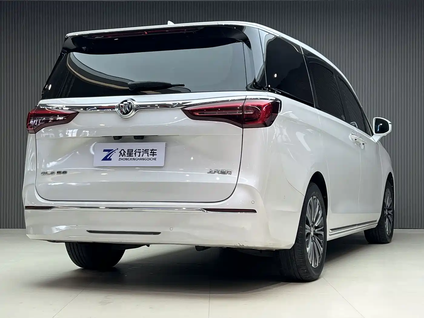 Фото 4 - Buick GL8
