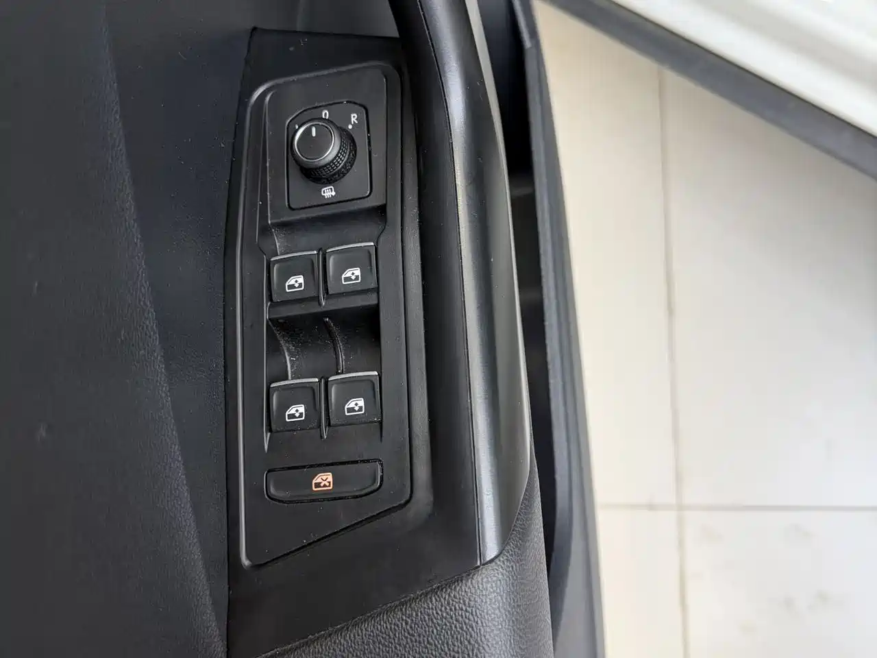 VOLKSWAGEN T-ROC EXPLORING SONGS