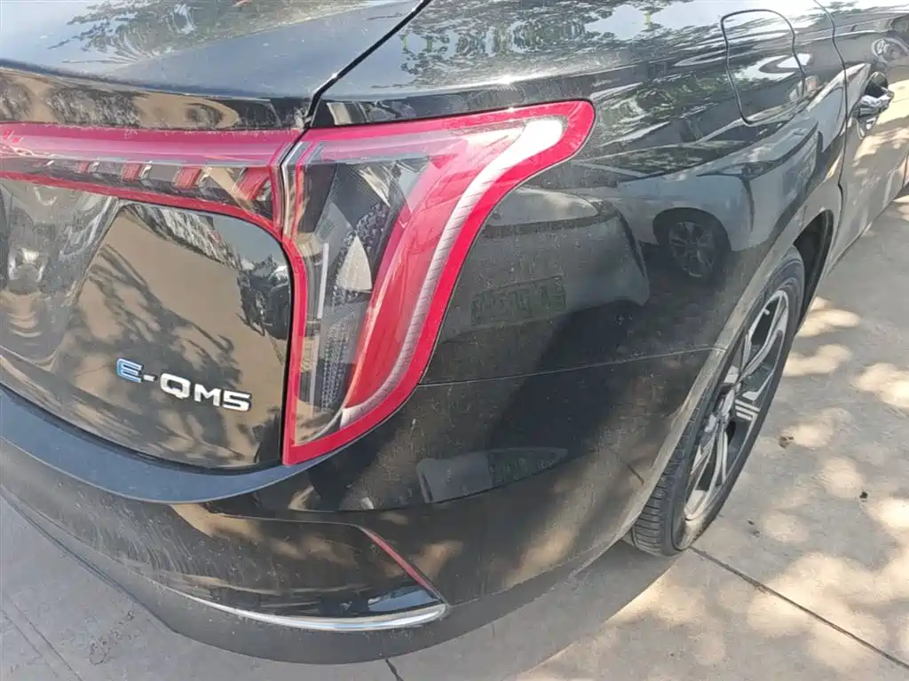 Hongqi E-QM5 2021 Charging Flag Joy Edition фото 8