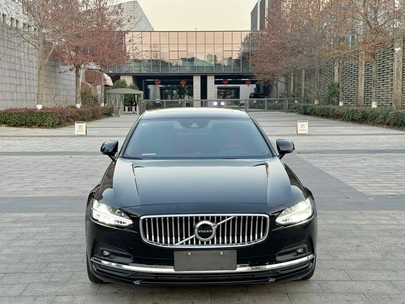 VOLVO S90