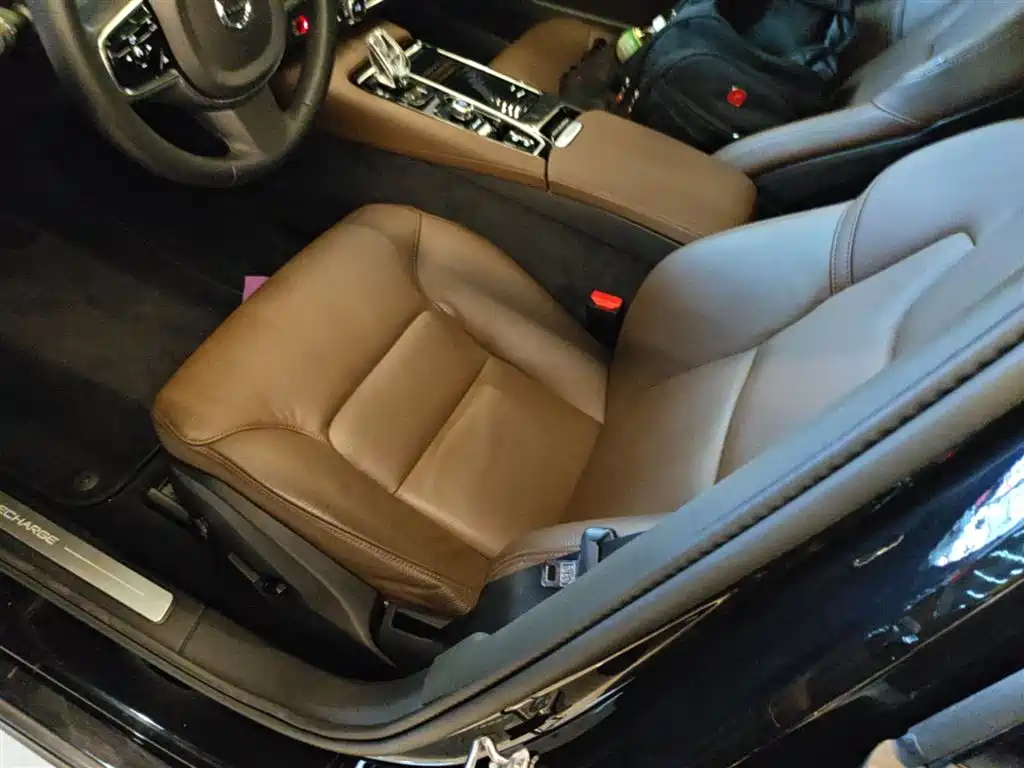 VOLVO S90 PLUG-IN HYBRID