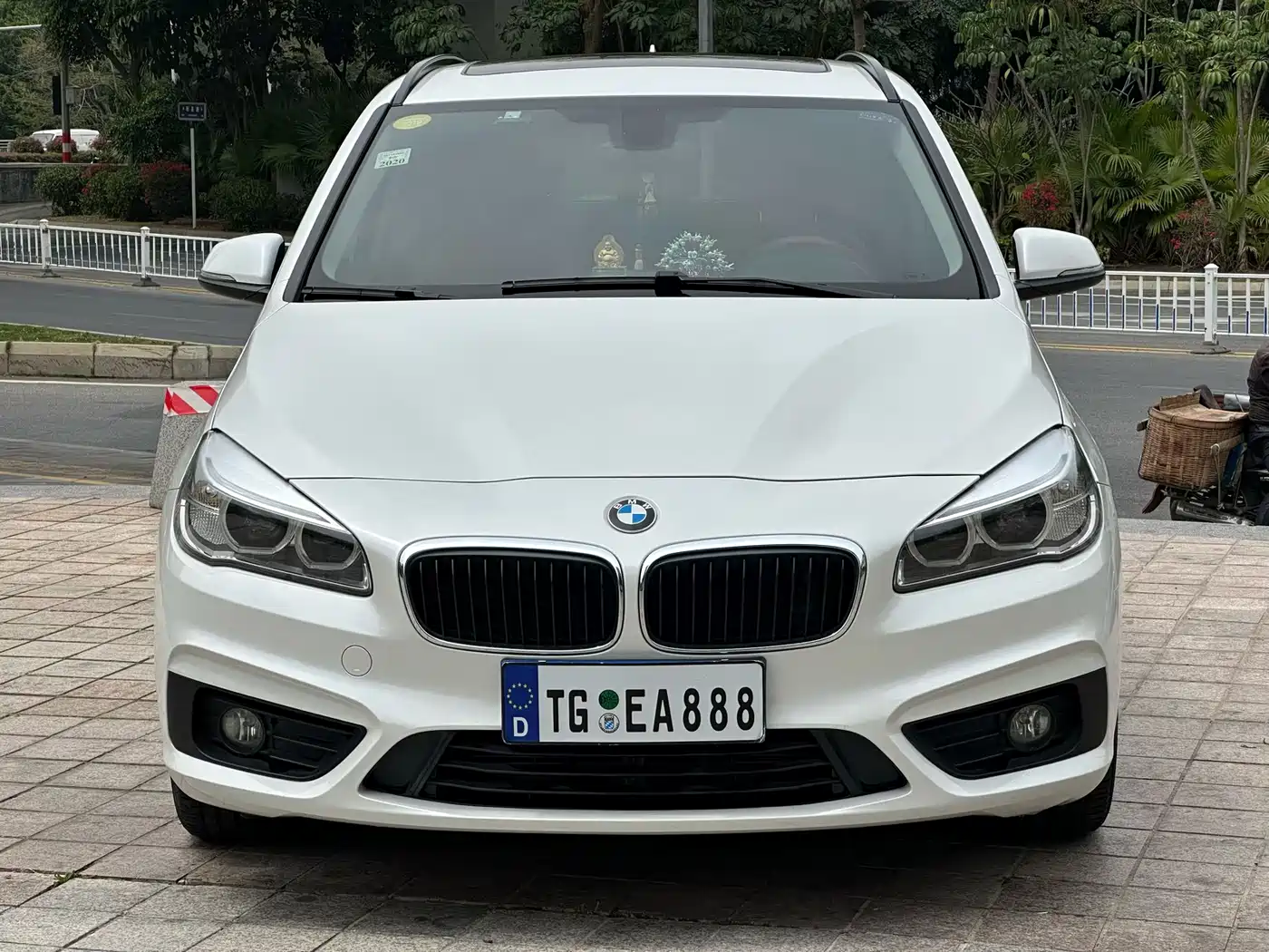 BMW 2 Series Touring 2016 218i Leading фото 2