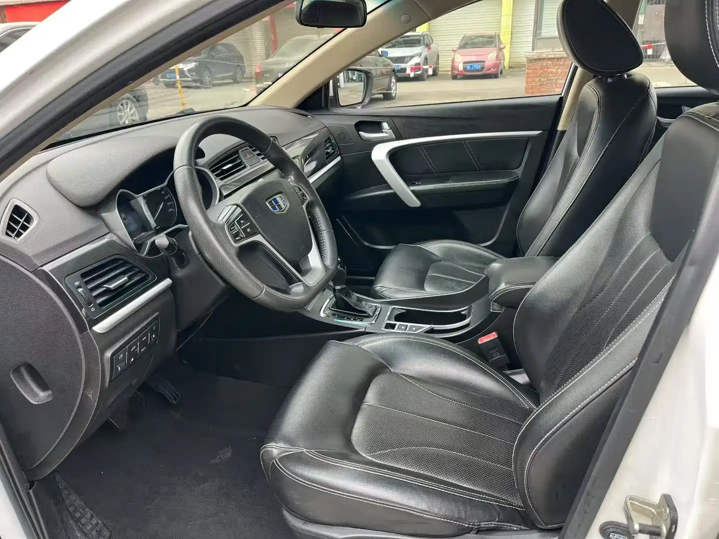 Фото 4 - Geely Emgrand