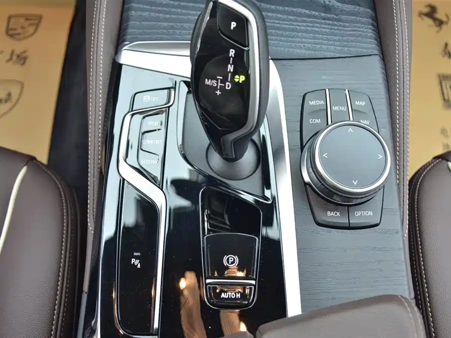 BMW 5 Series 2023 530Li Leading M Sport Package фото 11