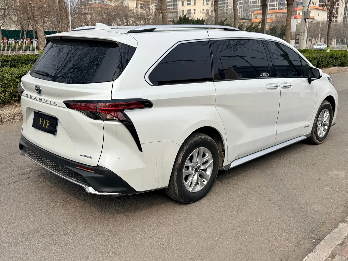 Toyota Granvia 2023 2.5L Hybrid Comfort Edition фото 4