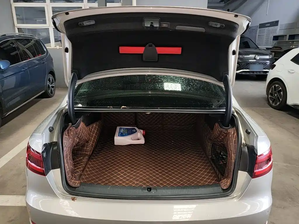 Фото 19 - Audi A4L
