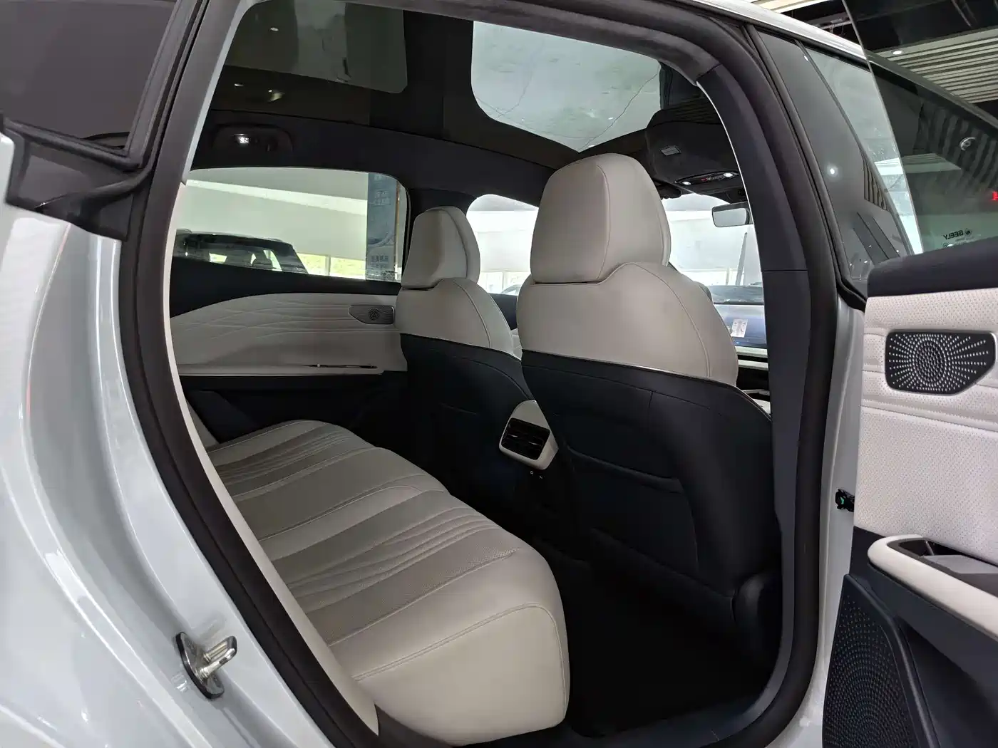 Geely Galaxy Galaxy E8 2024 665km RWD Starship Voyager Edition фото 18
