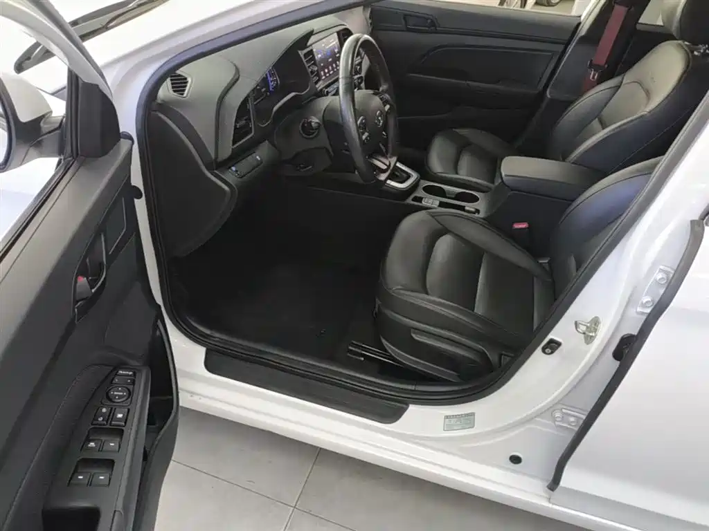 Hyundai Elantra 2018 1.4T DCT Dynamic·Vitality Model фото 16
