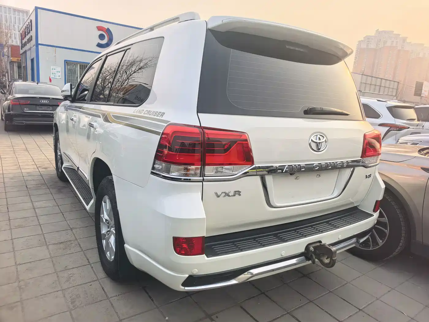 Toyota Land Cruiser (Import) фото 3