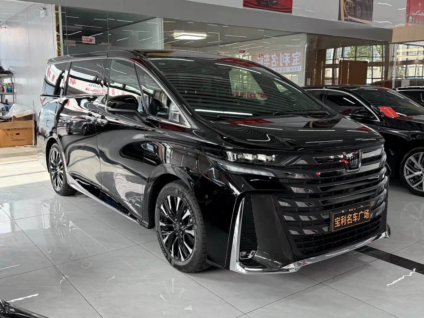 Toyota Vellfire 2024 Crown Hybrid 2.5L Executive Premium Edition фото 2
