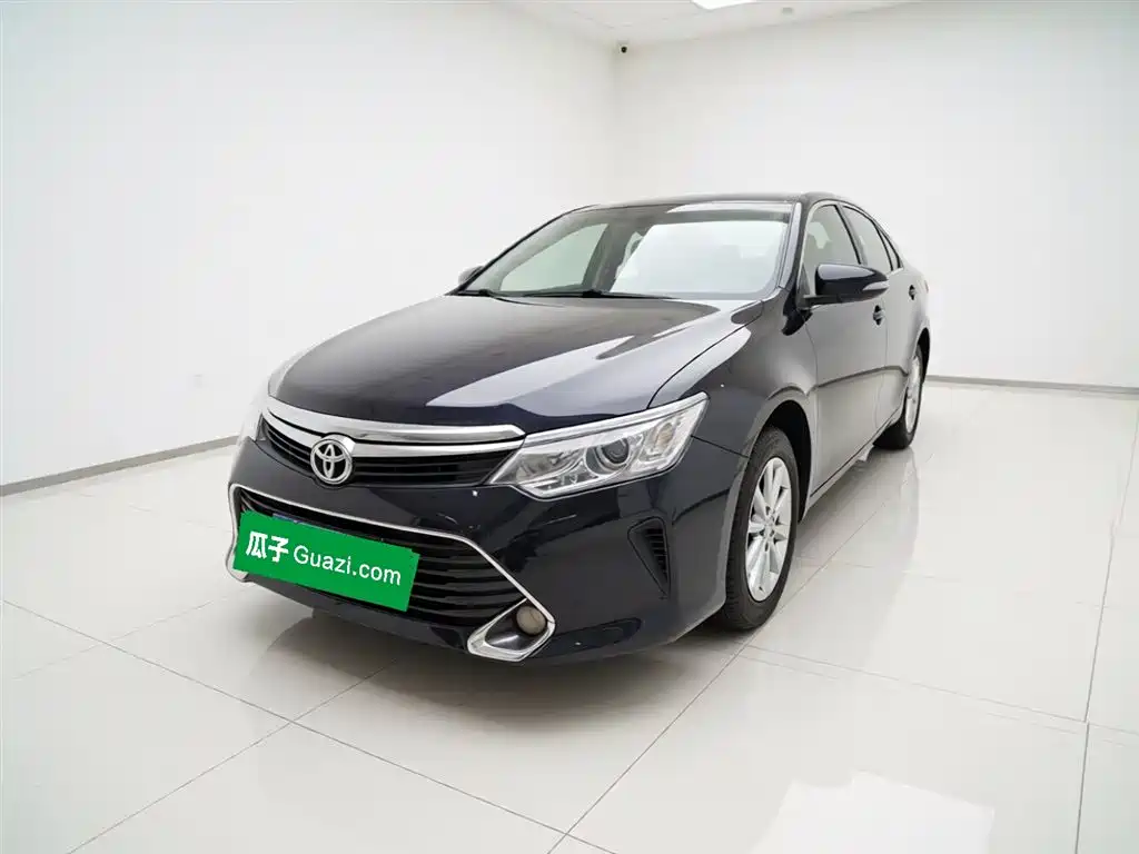 Toyota Camry 2016 2.0G 10th Anniversary Leading Edition фото 2