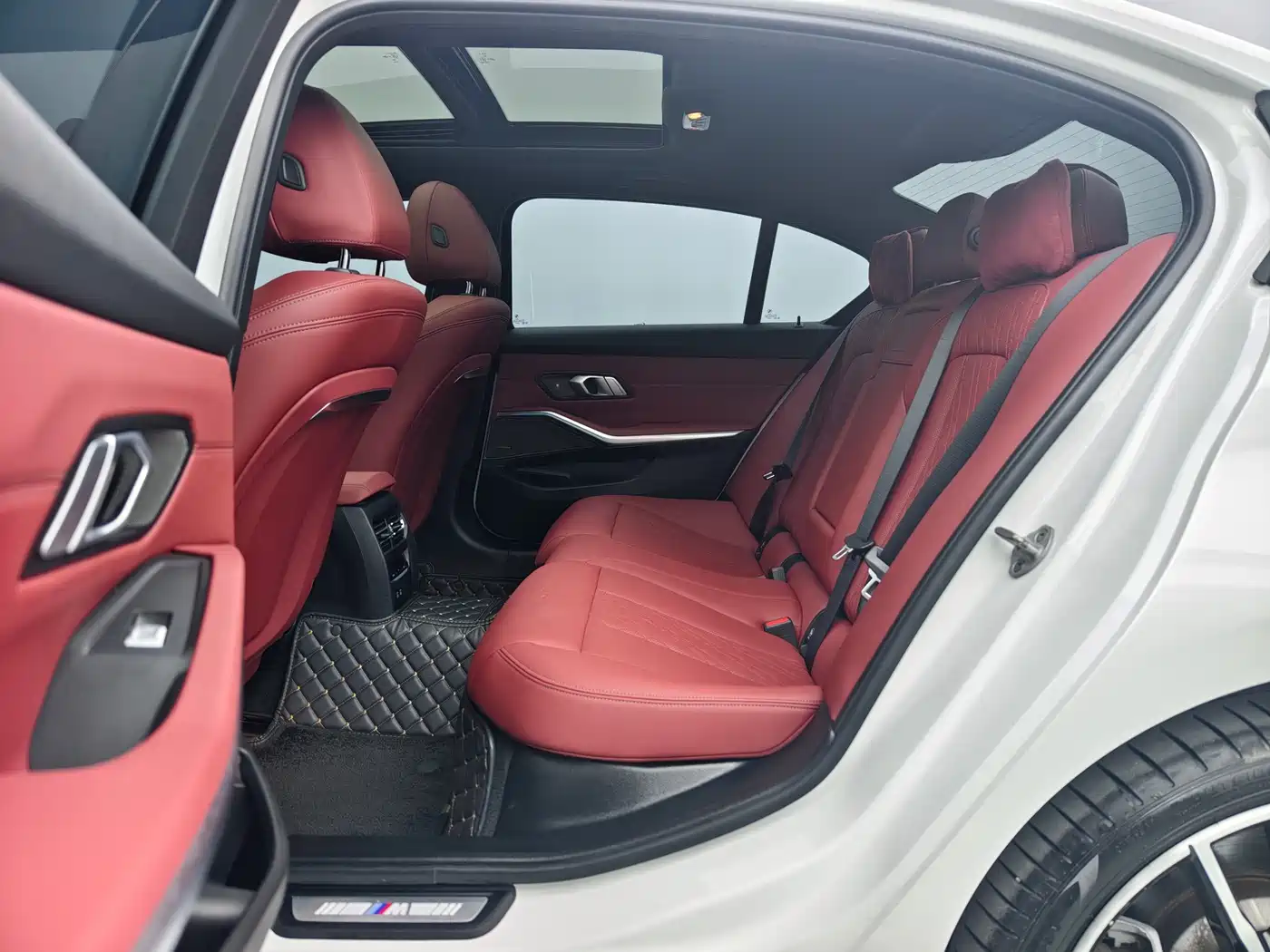 BMW 3 Series 2024 330Li M Sport Shadowline Package фото 17