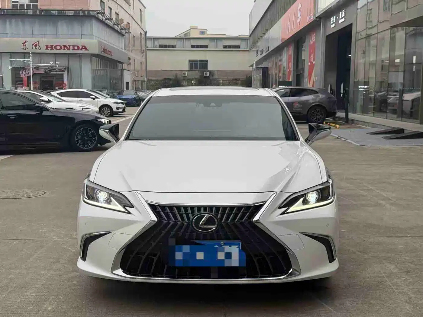 Lexus ES 2022 300h Excellence Edition фото 2