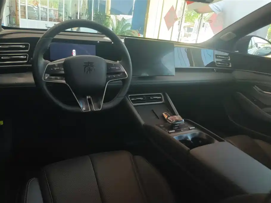 BYD Qin L 2024 DM-i 120KM Leading фото 12