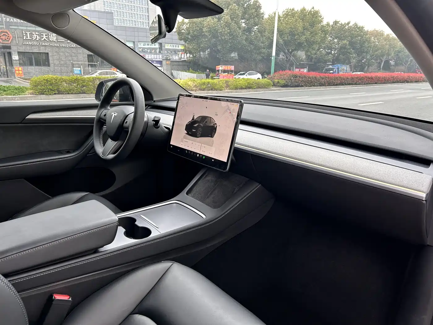 TESLA MODEL Y